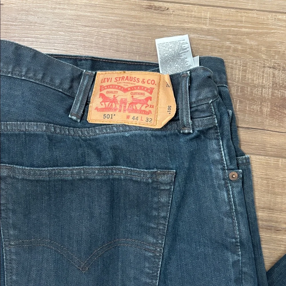 Levi’s 501 dark wash w44 L32